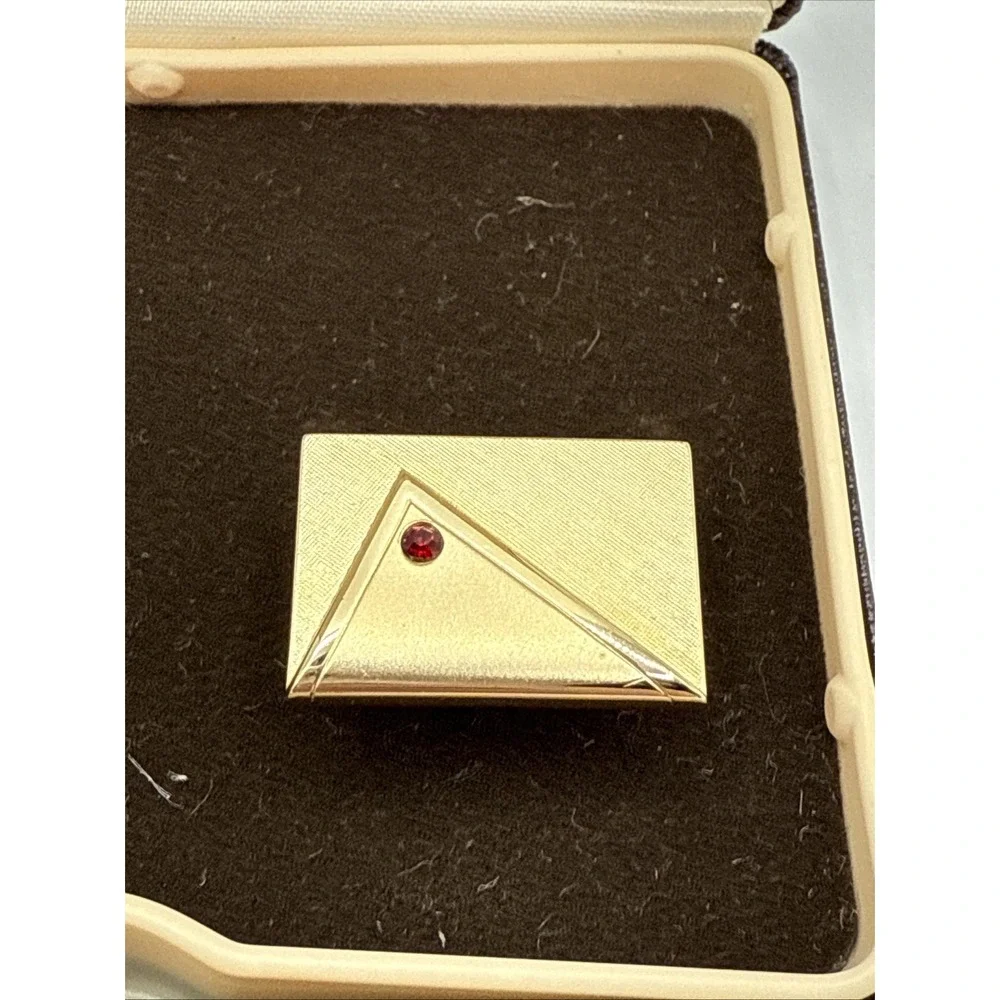 Vintage Swank‎ brushed gold-tone geometric W/ Small Red Rhinestone cufflinks